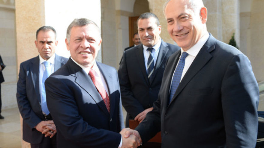 Israeli Prime Minister Benjamin Netanyahu meets with Jordanian King Abdullah II at the Royal Palace in Amman, Jordan, on January 16, 2014. A recent border incident in which Israeli troops shot a Jordanian judge has highlighted the dualities of the Jewish state’s stable-yet-tenuous relations with its eastern neighbor. Credit: Kobi Gideon/GPO/FLASH90.