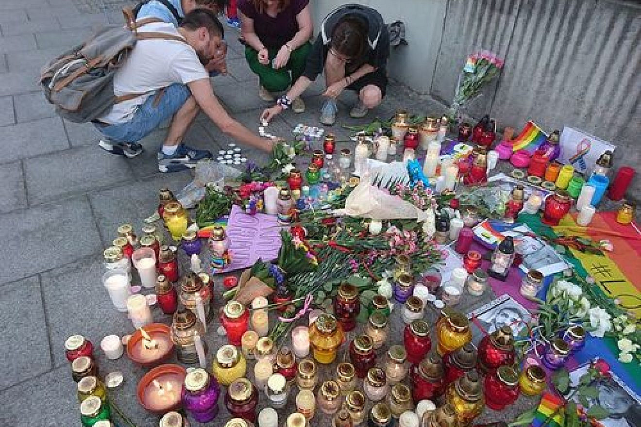 Click photo to download. Caption: A memorial display for the Orlando shooting victims in Warsaw, Poland. Credit: Wikimedia Commons.