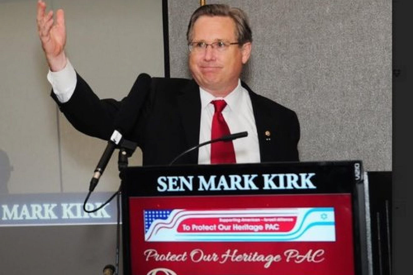 Former Sen. Mark S. Kirk addresses the crowd Aug. 27 at the Northbrook Hilton outside of Chicago. Credit: DejaViewsUSA.com