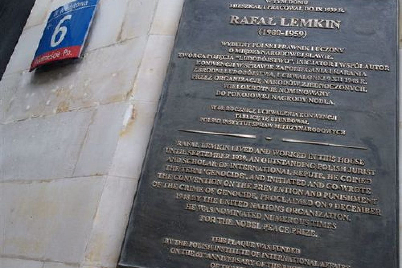 A plaque on Kredytowa Street in Warsaw commemorating Raphael Lemkin, the Polish Jewish attorney and expert on the development of languages who coined the term “genocide.” Credit: Wuj Mat via Wikimedia Commons.