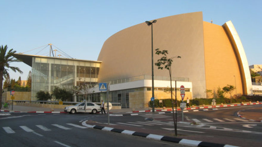 Smolarz Auditorium at Tel Aviv University, June 2012. Credit: Wikimedia Commons.