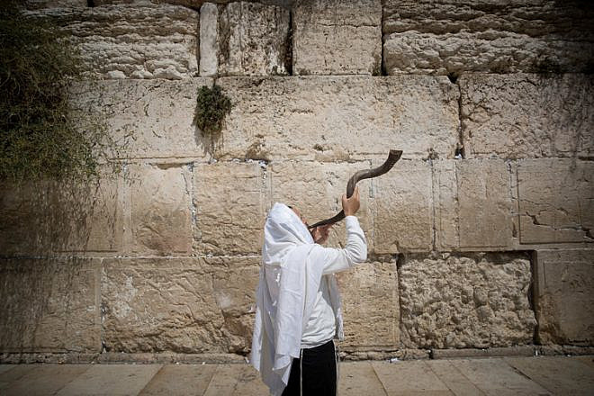A Jewish man blows a shofar at the Western Wall in Jerusalem’s Old City. Credit: Yonatan Sindel/Flash90.