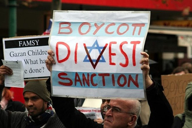 A Boycott, Divestment and Sanctions (BDS) protest against Israel in Melbourne, Australia, on June 5, 2010. Credit: Mohamed Ouda via  Wikimedia Commons.