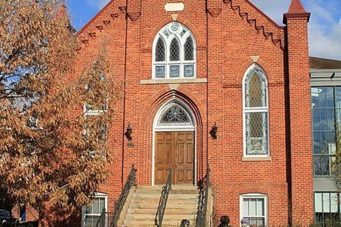 Charlottesville’s Congregation Beth Israel, where congregants recently left through the back door as three white supremacists with semi-automatic weapons stood across from the synagogue. Credit: Pinterest.