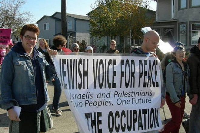 An October 2007 demonstration in Seattle by the anti-Israel group Jewish Voice for Peace. Credit: Joe Mabel via Wikimedia Commons.