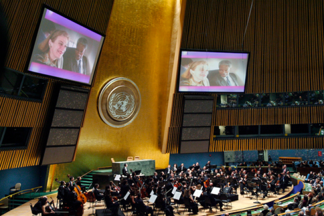 In December 2006, the West-Eastern Divan Orchestra gives a concert at United Nations' headquarters in New York in honor of outgoing U.N. secretary-general Kofi Annan. Credit: U.N. Photo/Mark Garten.