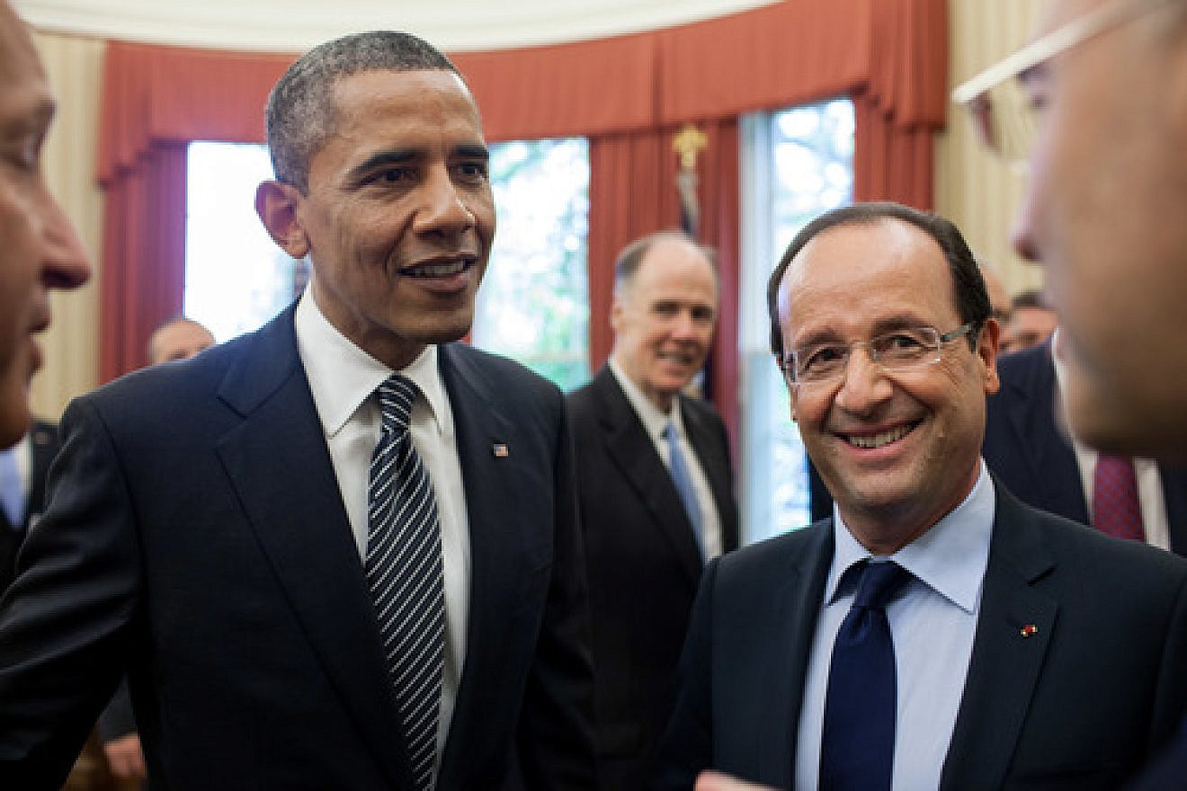 Click photo to download. Caption: U.S. President Barack Obama (left) and French President François Hollande in the White House on May 18, 2012. Credit: Pete Souza/White House photo.