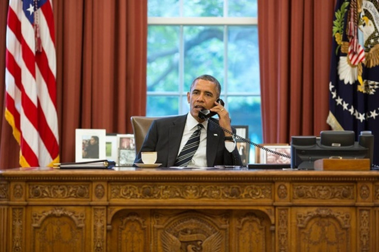 From the Oval Office, U.S. President Barack Obama speaks on the phone to Iranian President Hassan Rouhani on Sept. 27, 2013. Credit: Pete Souza/White House.