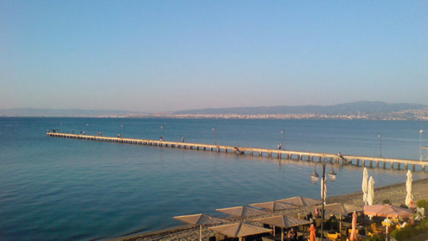 A view from the beach of Perea, Thessaloniki, Greece, home of a once thriving Jewish community. Credit: Wikimedia Commons.