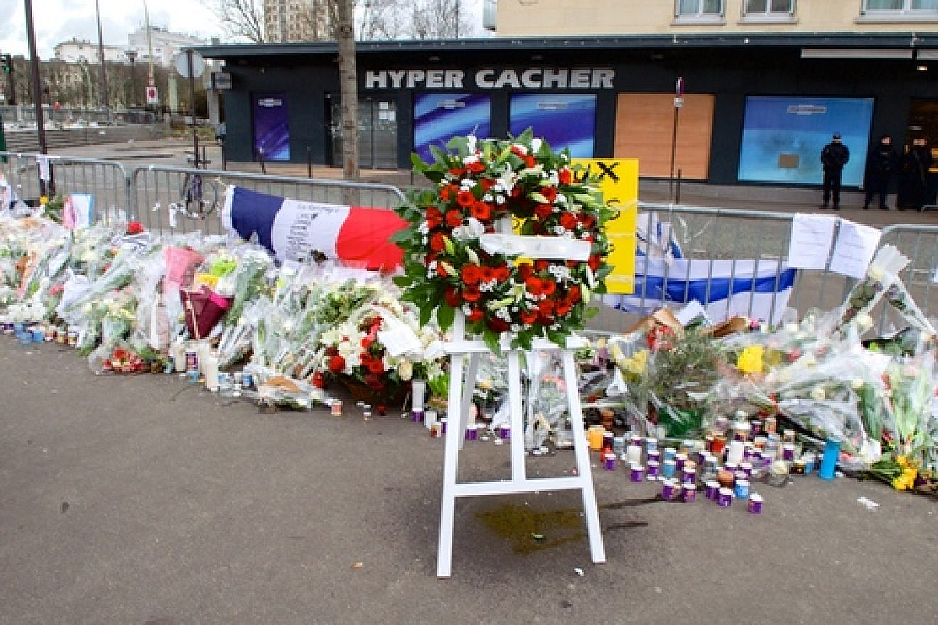 A wreath of flowers stands outside the Hyper Cacher kosher market in Paris on Jan. 16, 2015, a week after the Islamist terror attack there that killed four Jewish shoppers. Credit: U.S. Department of State.