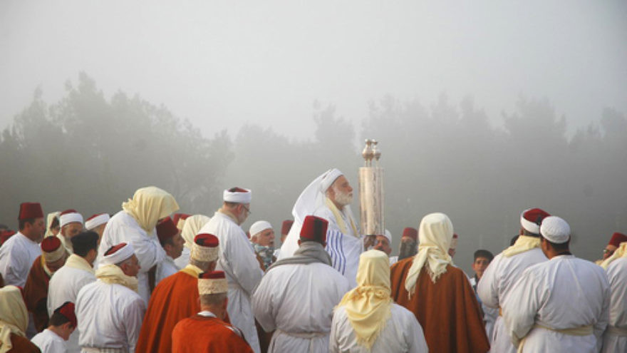 The Samaritans' Passover pilgrimage on Mount Gerizim in 2006. Credit: Edward Kaprov.