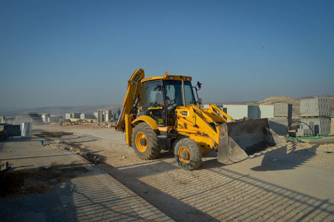 Homes being built in Na’ale, in the Binyamin region of Samaria, Feb. 8, 2017. Photo by Flash90.