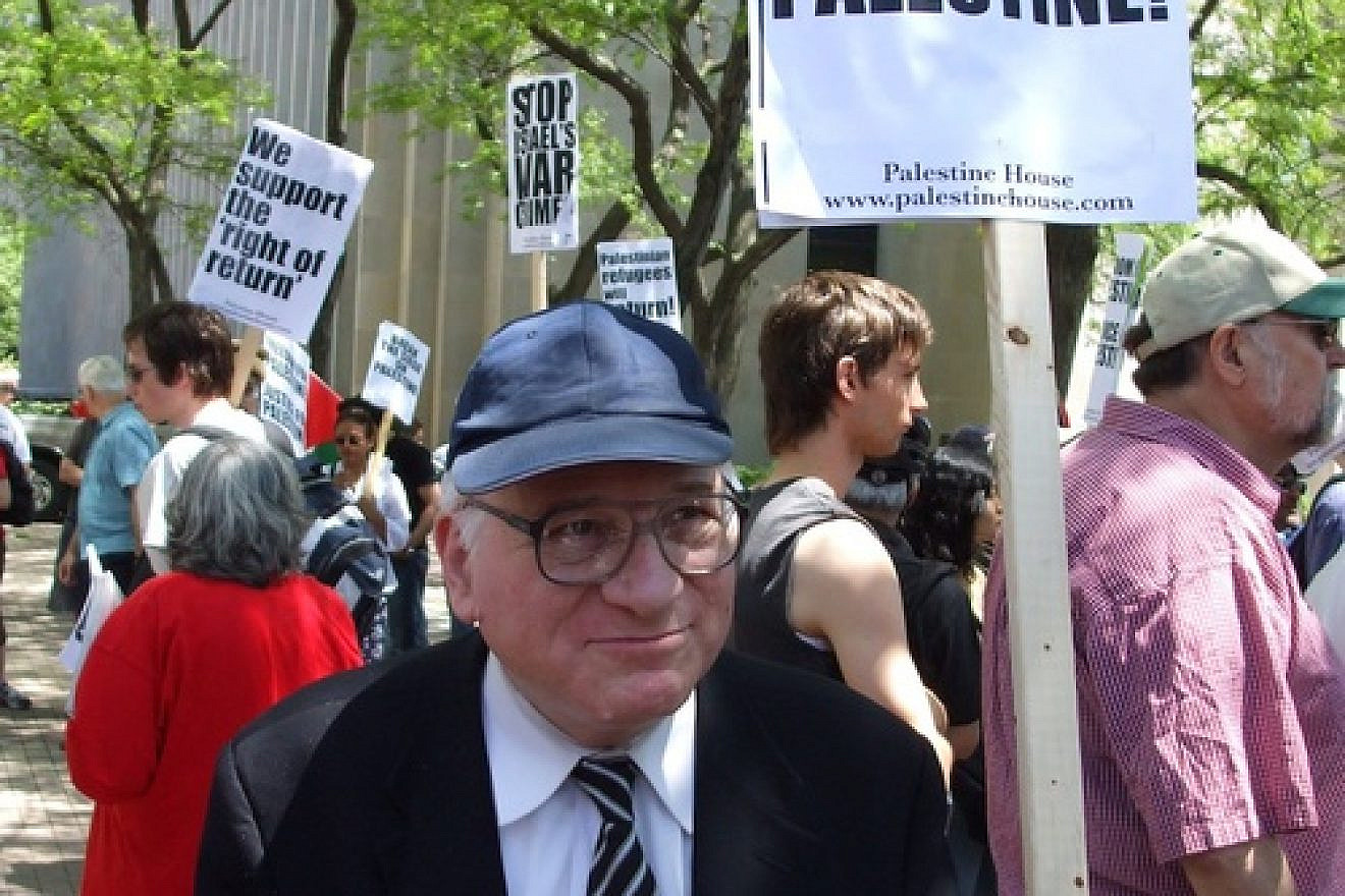 Danny Goldstick holding a "Freedom For Palestine!" sign at a demonstration accusing Israel of apartheid. The New Israel Fund has cut off funding to several groups that demonize Israel, but has continued to fund others, according to JNS columnist Gerald Steinberg. Credit: Johan1917/Wikimedia Commons.