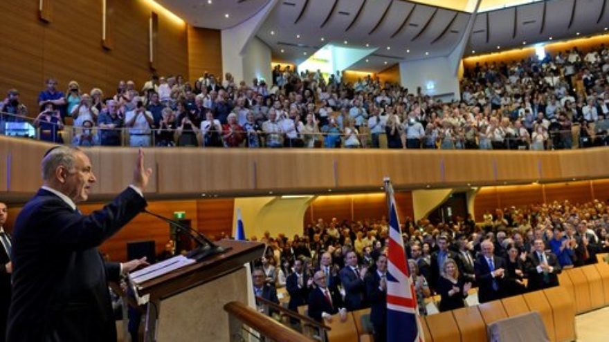 Israeli Prime Minister Benjamin Netanyahu (left) speaks at the Central Synagogue in Sydney, Australia, Feb. 22, 2017. Credit: Haim Zach/GPO.