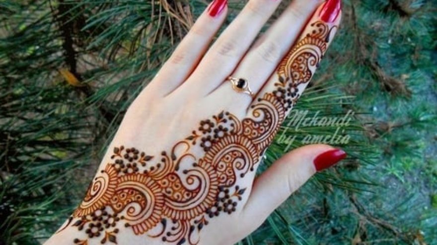 An Islamic bride's hand is decorated as part of the "henna" pre-wedding ritual. Credit: Courtesy Ibtisam Mahameed.