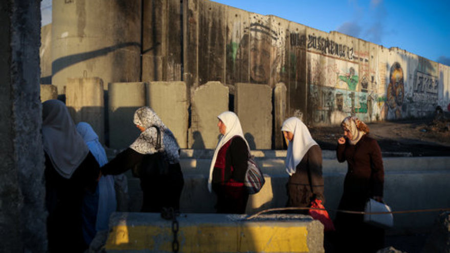 Palestinians cross the Kalandia checkpoint on June 10, 2016, on their way to Jerusalem’s Old City for Friday prayers during Ramadan. Credit: Photo by Flash90.