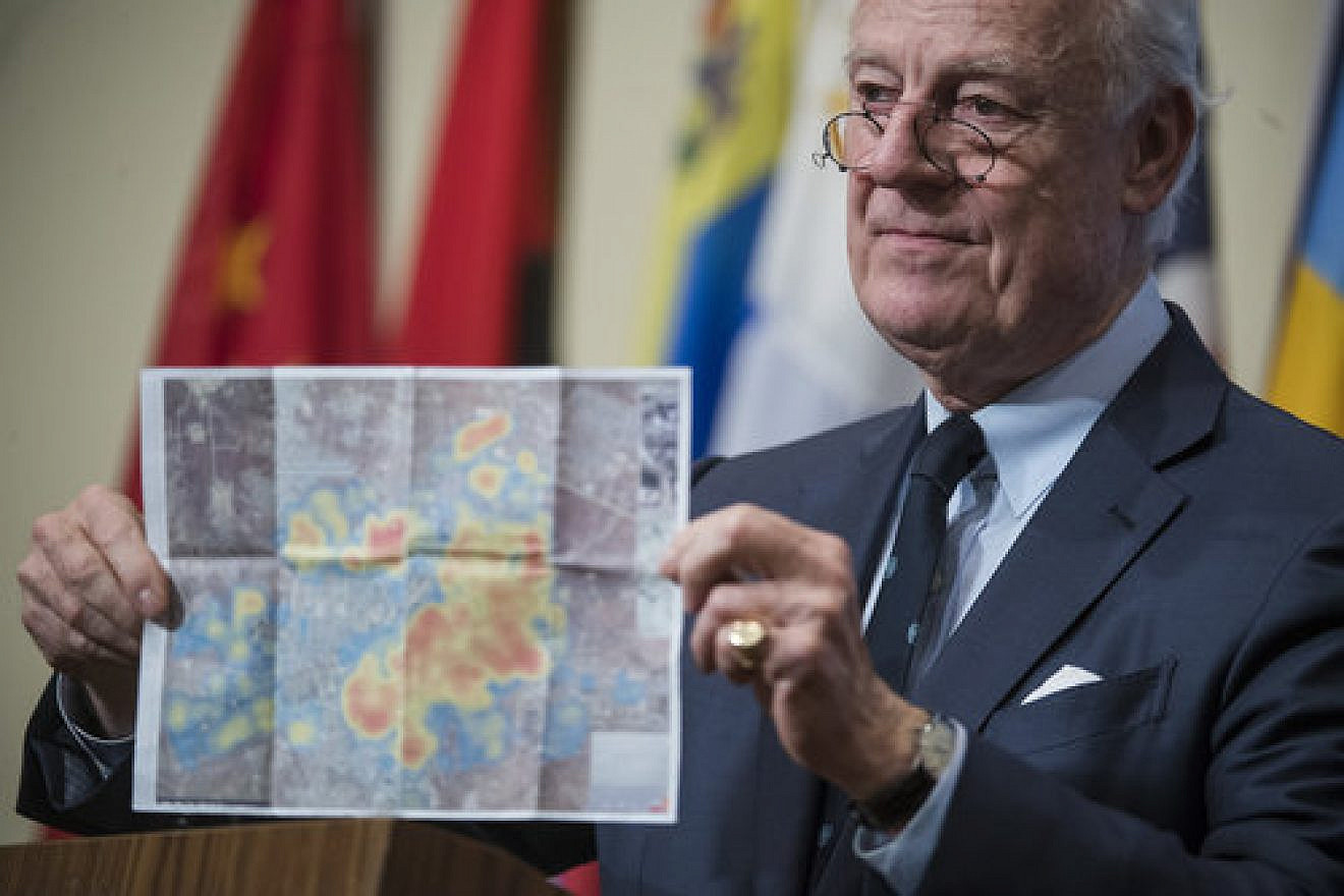 Staffan de Mistura, the United Nations special envoy for Syria, holds up a photo of Aleppo while briefing journalists following a U.N. Security Council emergency meeting on the situation in Syria Dec. 13, 2016. Credit: UN Photo/Amanda Voisard.