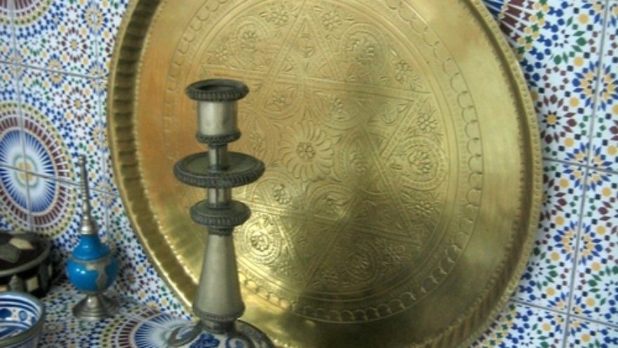 Jewish, Arabic and Berber handicraft on display at a restaurant in Essaouira, Morocco. Credit: Anderson Sady via Wikimedia Commons.