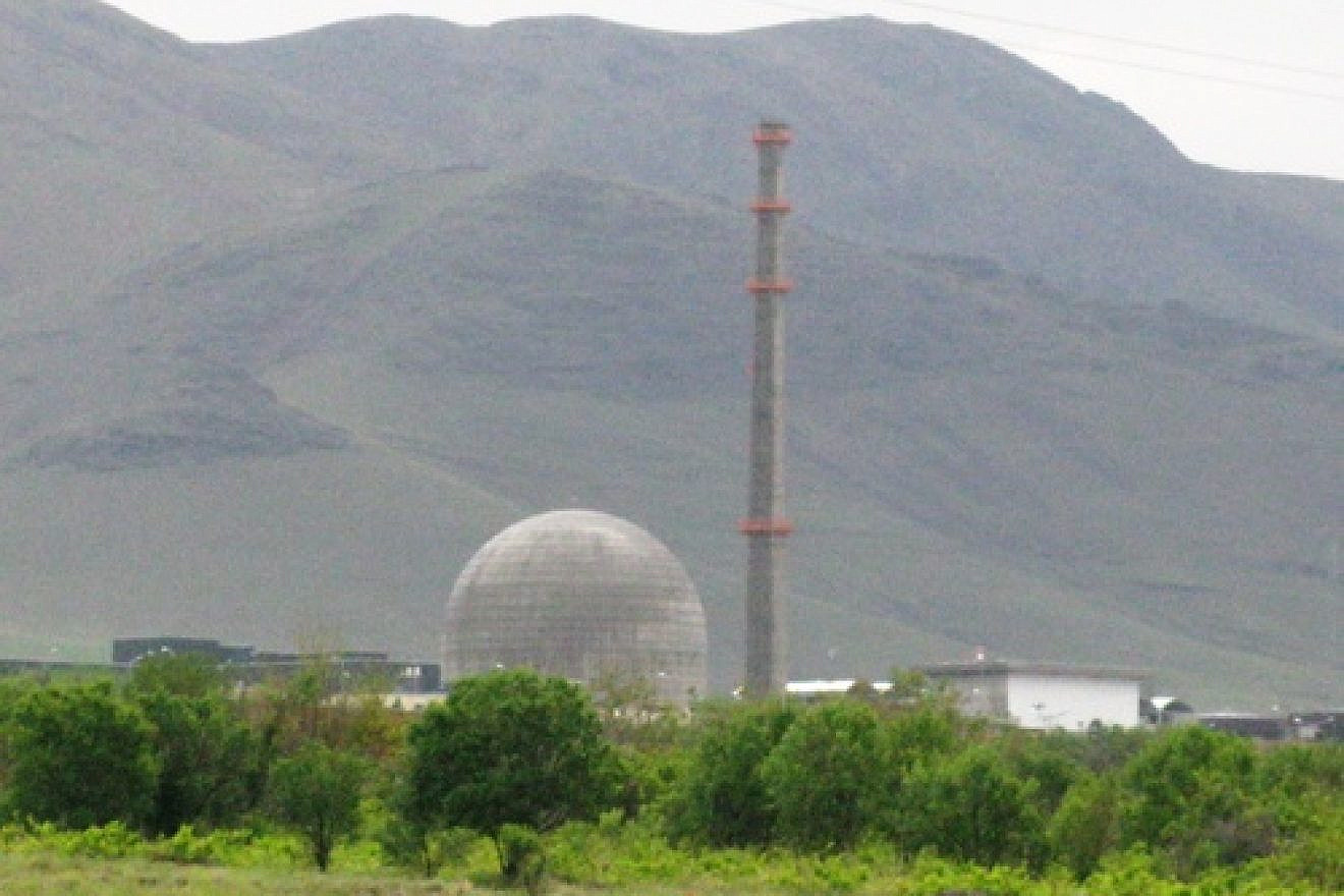 The IR40 Heavy Water reactor facility, near Arak, Iran. Credit: Nanking2010.