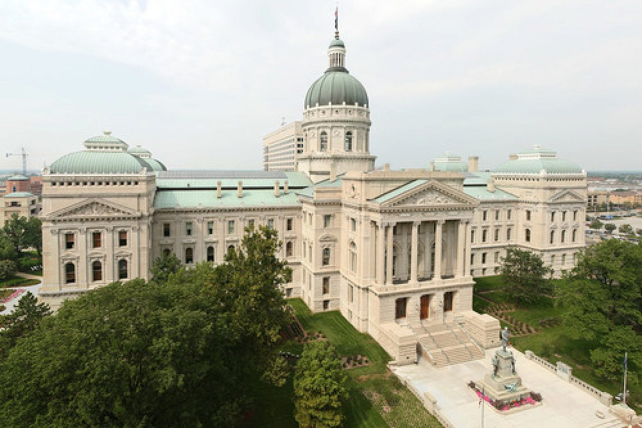 The state capitol building of Indiana, whose House of Representatives was the latest U.S. state legislature to pass legislation combating the Boycott, Divestment and Sanctions (BDS) movement against Israel. Credit: Massimo Catarinella via Wikimedia Commons.