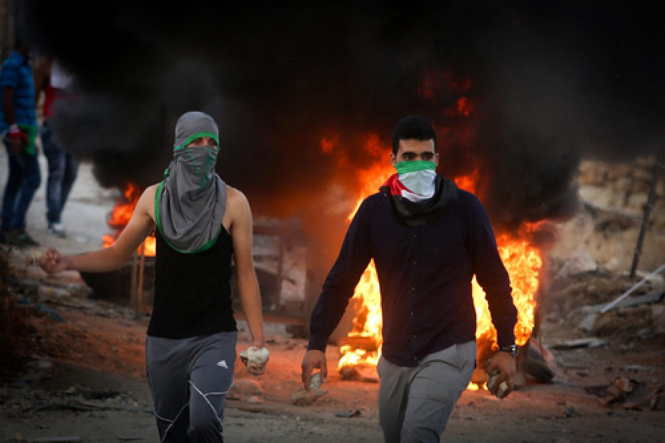 Click photo to download. Caption: A violent Palestinian riot on Sept. 30, 2015, near the Hezma checkpoint in the West Bank. Credit: Flash90.