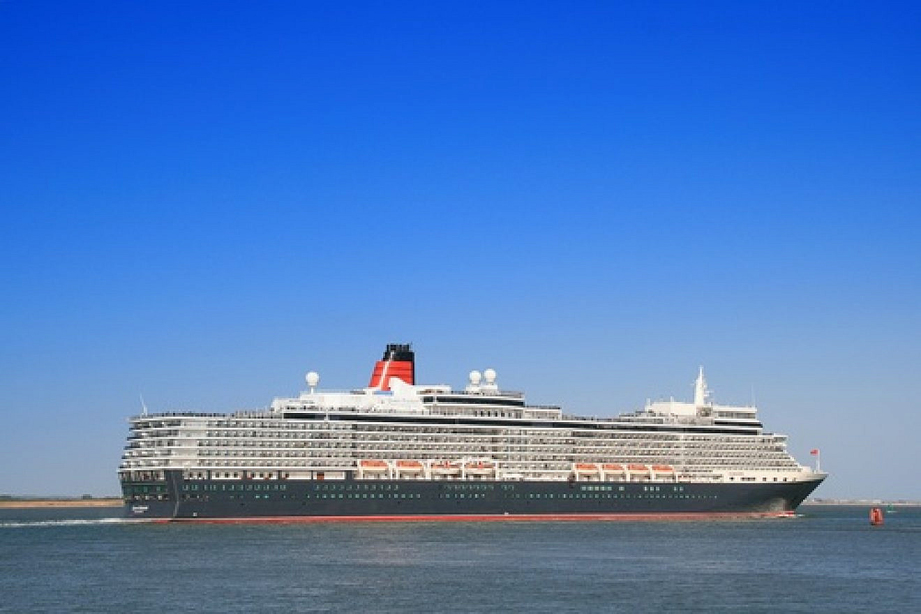 The Cunard Cruises ship "Queen Elizabeth." Cunard tailors on-board offerings for Hanukkah during voyages that take place during the holiday. Credit: Brian Burnell via Wikimedia Commons.