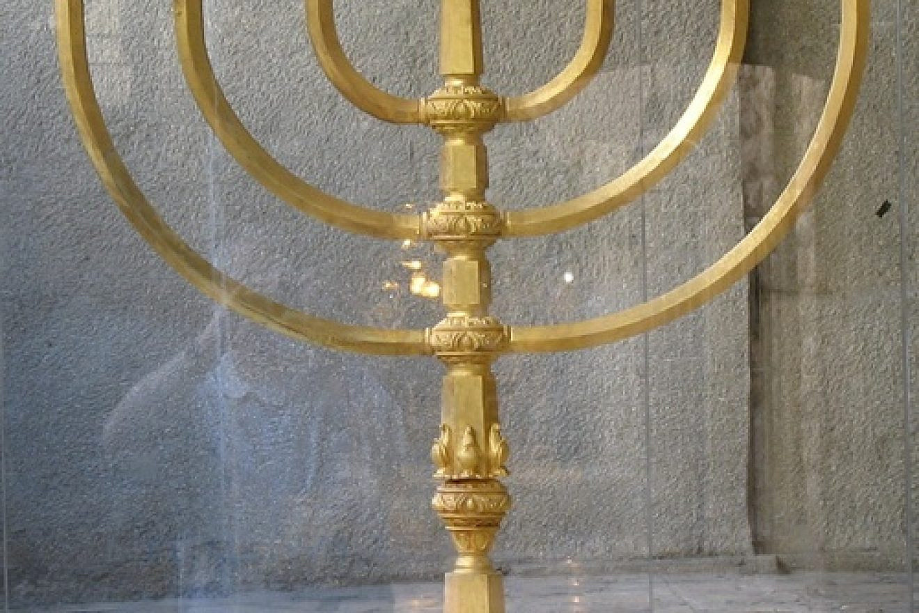 A replica of the Jewish Temple's menorah, made by The Temple Institute in Israel. Credit: The Temple Institute, Jewish Quarter, Jerusalem via Wikimedia Commons.