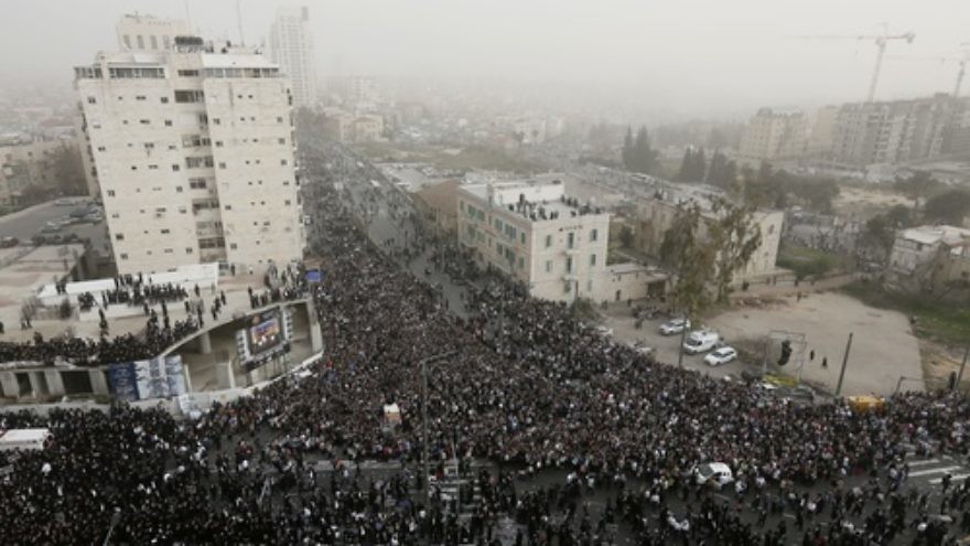 Click photo to download. Caption: Hundreds of thousands of haredi Jews on Sunday attend a massive protest in Jerusalem against a proposed plan to introduce compulsory military service to the haredi community. Credit: Miriam Alster/Flash90.