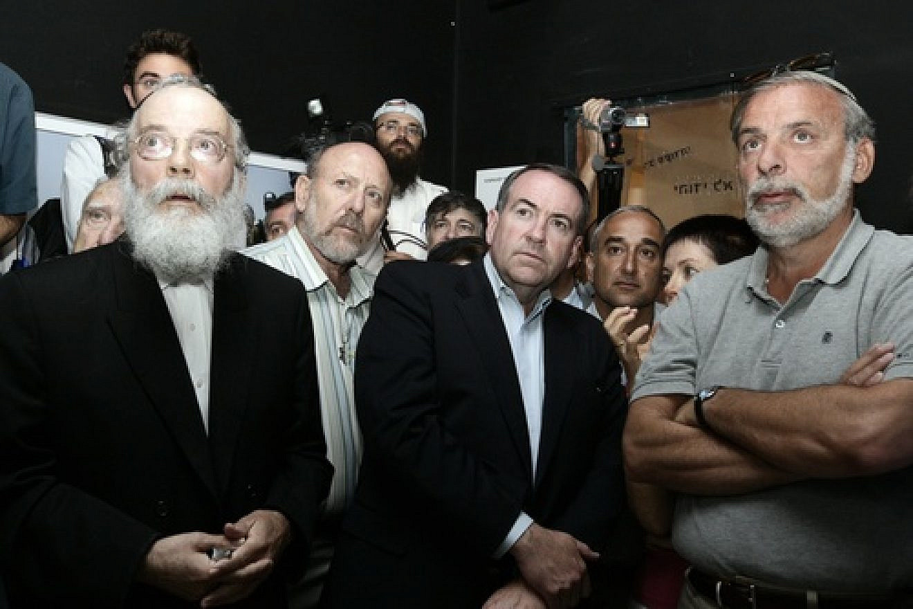 Click photo to download. Caption: Former Arkansas governor and 2008 Republican presidential candidate Mike Huckabee—in front, third from left—visits The Gush Katif Museum in Jerusalem on Aug. 19, 2009. Credit: Abir Sultan/Flash 90.