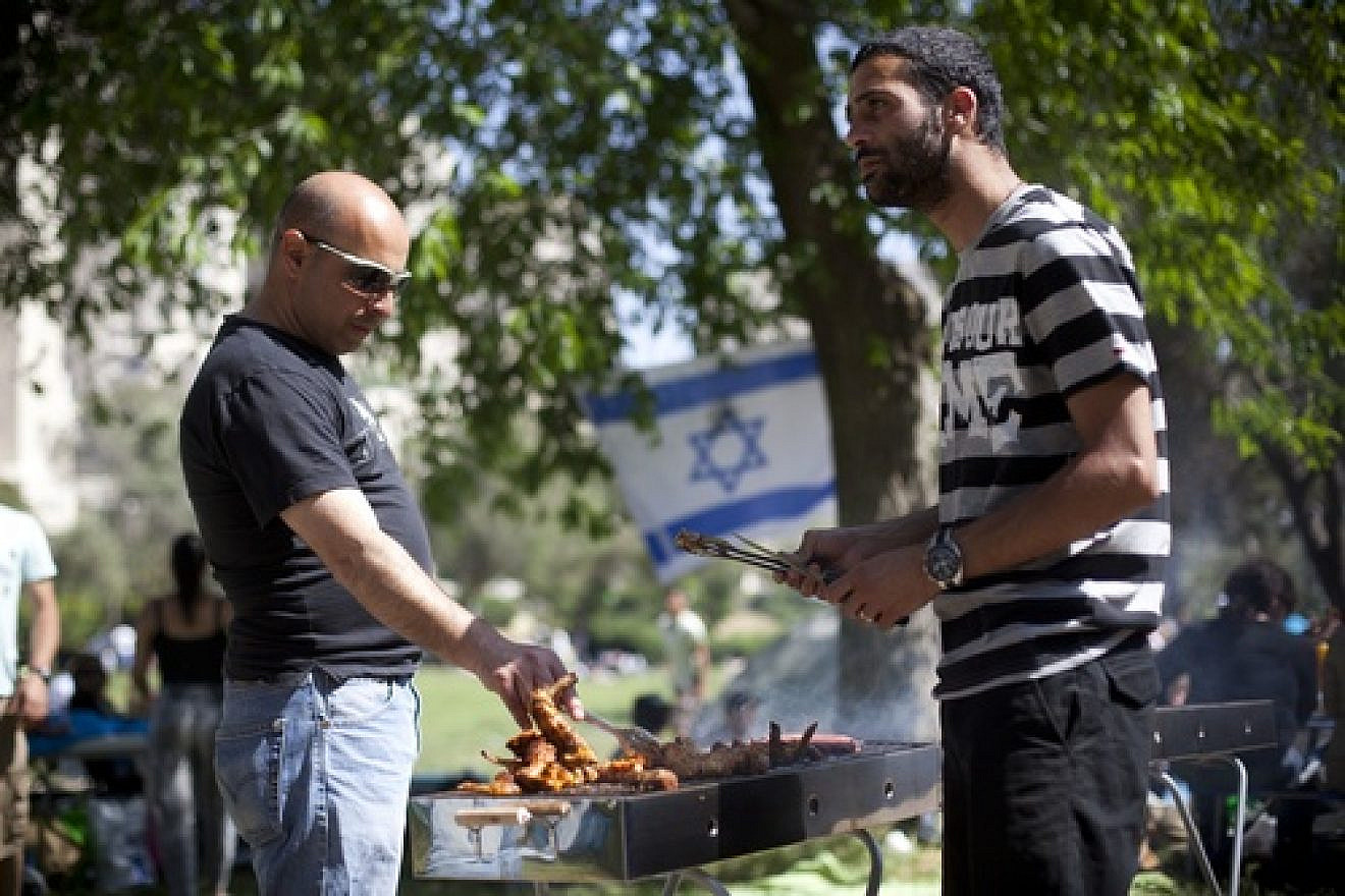 An Israeli family has a barbecue during the celebration of Israel's 64th Independence Day at Sacher Park in Jerusalem, April 26, 2012. Credit: Yonatan Sindel/Flash90.