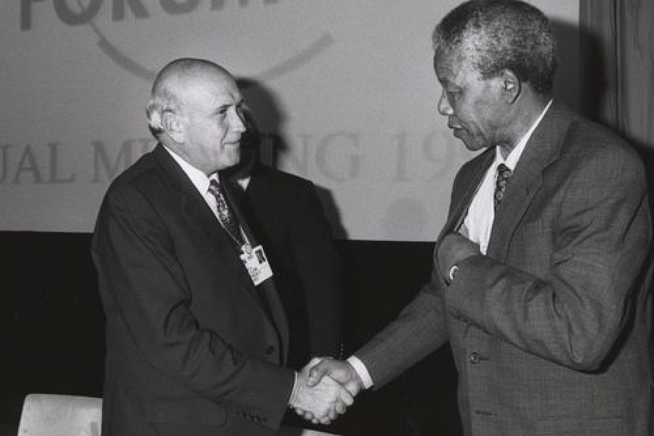 Frederik de Klerk and Nelson Mandela shake hands at the Annual Meeting of the World Economic Forum in Davos, Switzerland, in January 1992. Credit: World Economic Forum.