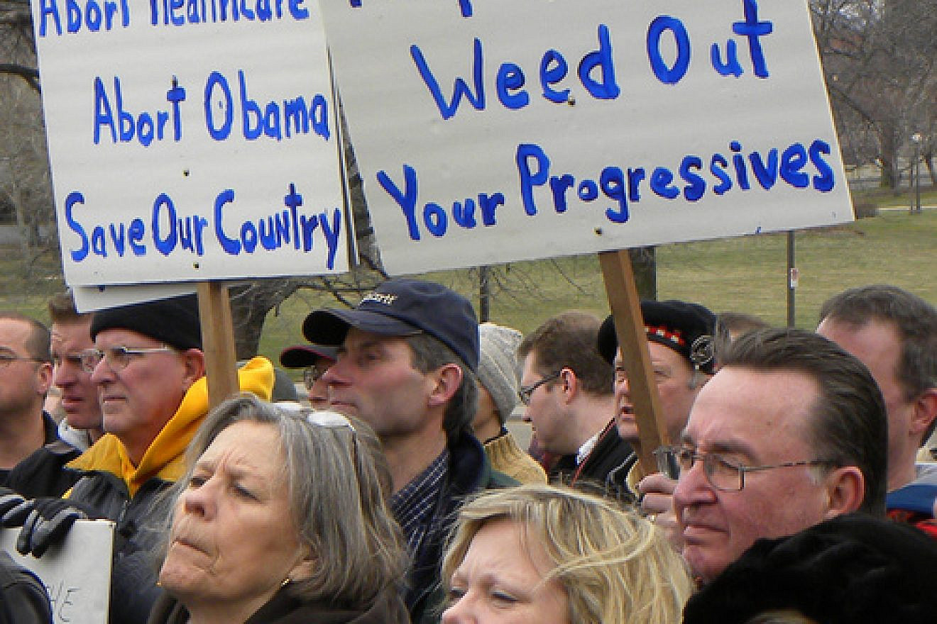 A March 2010 Tea Party rally in St. Paul, Minn., opposing the Affordable Care Act ("Obamacare"). Credit: Fibonacci Blue via Wikimedia Commons.