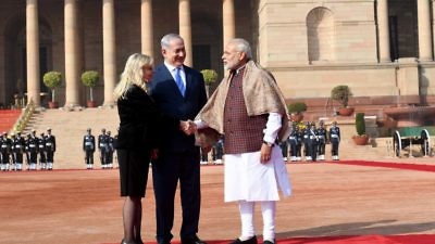 Prime Minister Benjamin Netanyahu (center) and his wife Sara are welcomed by Indian Prime Minister Narendra Modi at the Presidential Palace in New Delhi. Credit: Avi Ohayon/GPO.