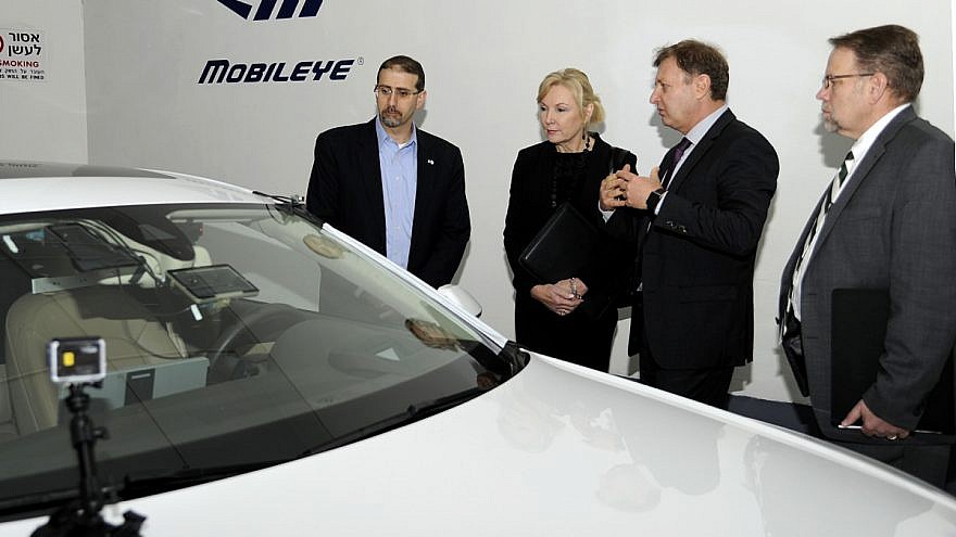 Former U.S. Ambassador Daniel B. Shapiro (left) witnesses the technology of the Israeli self-driving car system developer Mobileye, which was acquired by Intel in 2017 for $15 billion. Credit: U.S. Embassy Tel Aviv.