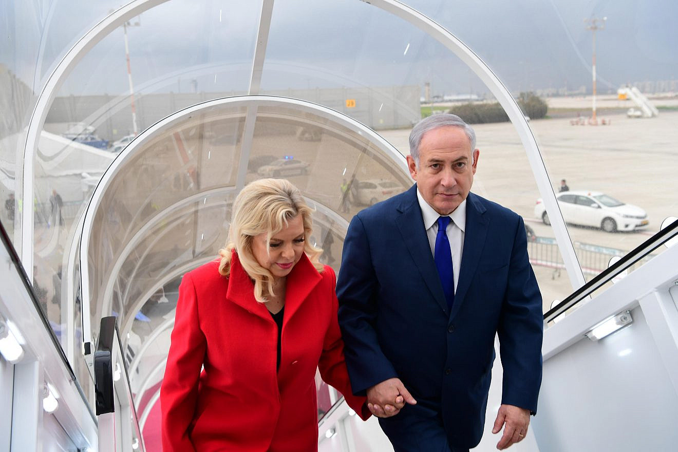 Israeli Prime Minister Benjamin Netanyahu and his wife, Sara, leave Israel for Davos. Credit: Amos Ben-Gershom/GPO.