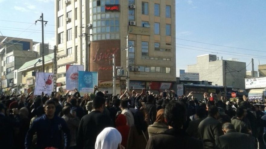 An anti-regime protest in Kermanshah, Iran, on Dec. 29, 2017. Credit: VOA News via Wikimedia Commons.