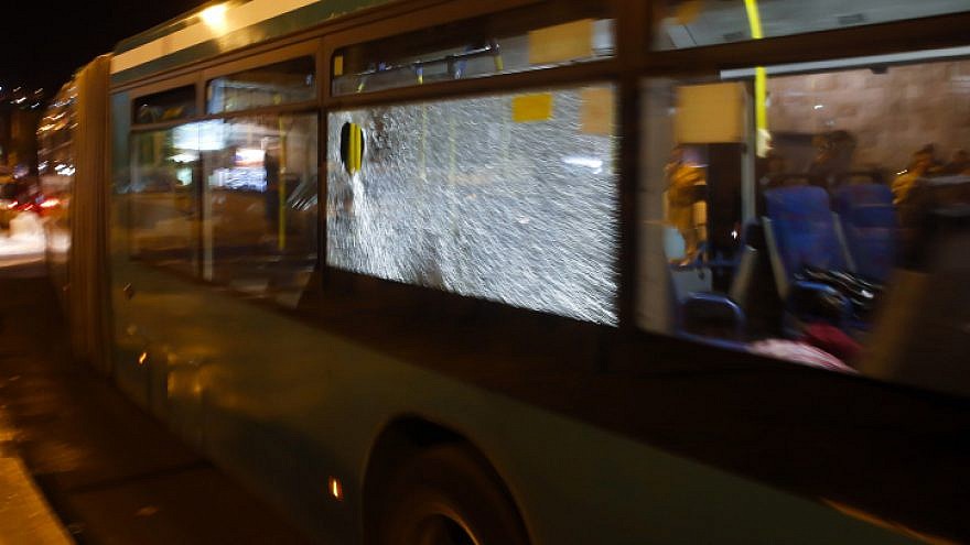 Bedouins attack bus near Beersheva, injuring one