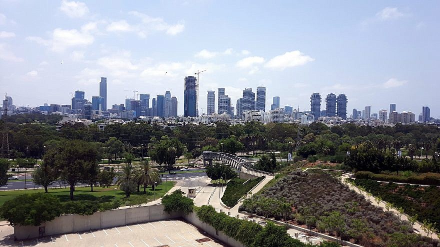 A view of the Tel Aviv skyline. Credit: LaMèreVeille via Wikimedia Commons.