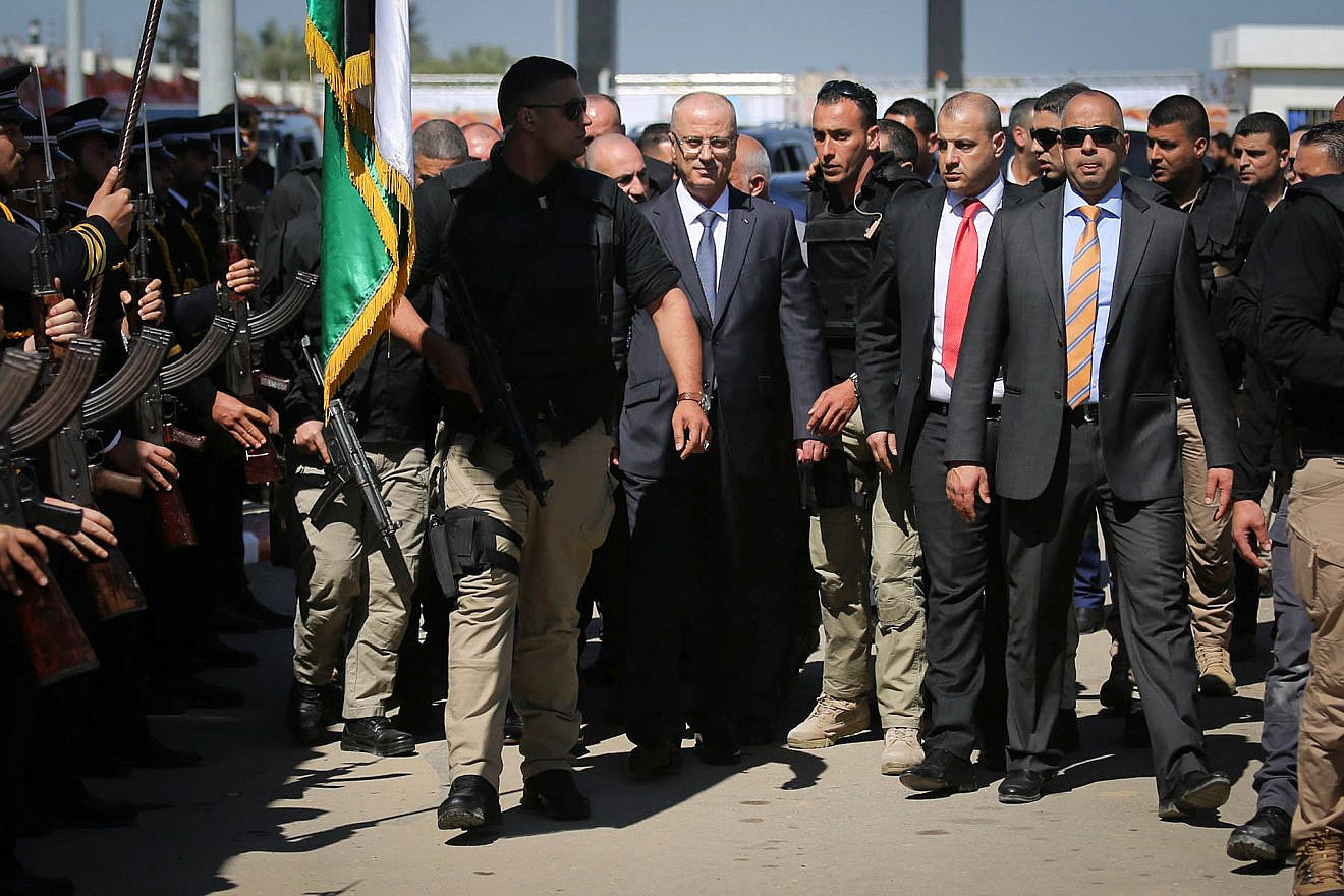 Palestinian Authority Prime Minister Rami Hamdallah, escorted by bodyguards, is greeted by Palestinian policemen upon his arrival in Gaza City on March 13, 2018. Credit: Abed Rahim Khatib/Flash90.