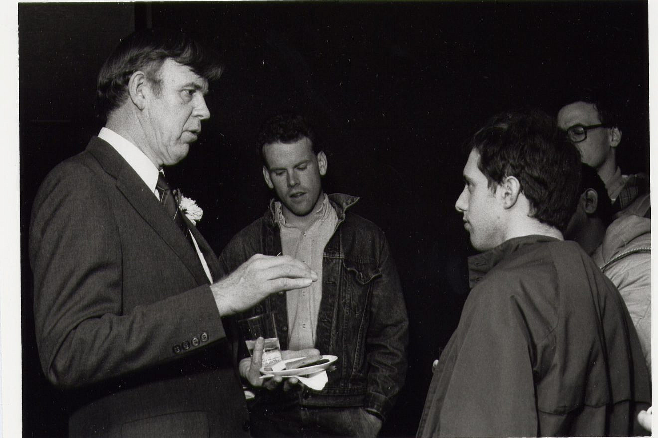 Professoe David S. Wyman with students in 1985. Credit: Rafael Medoff.