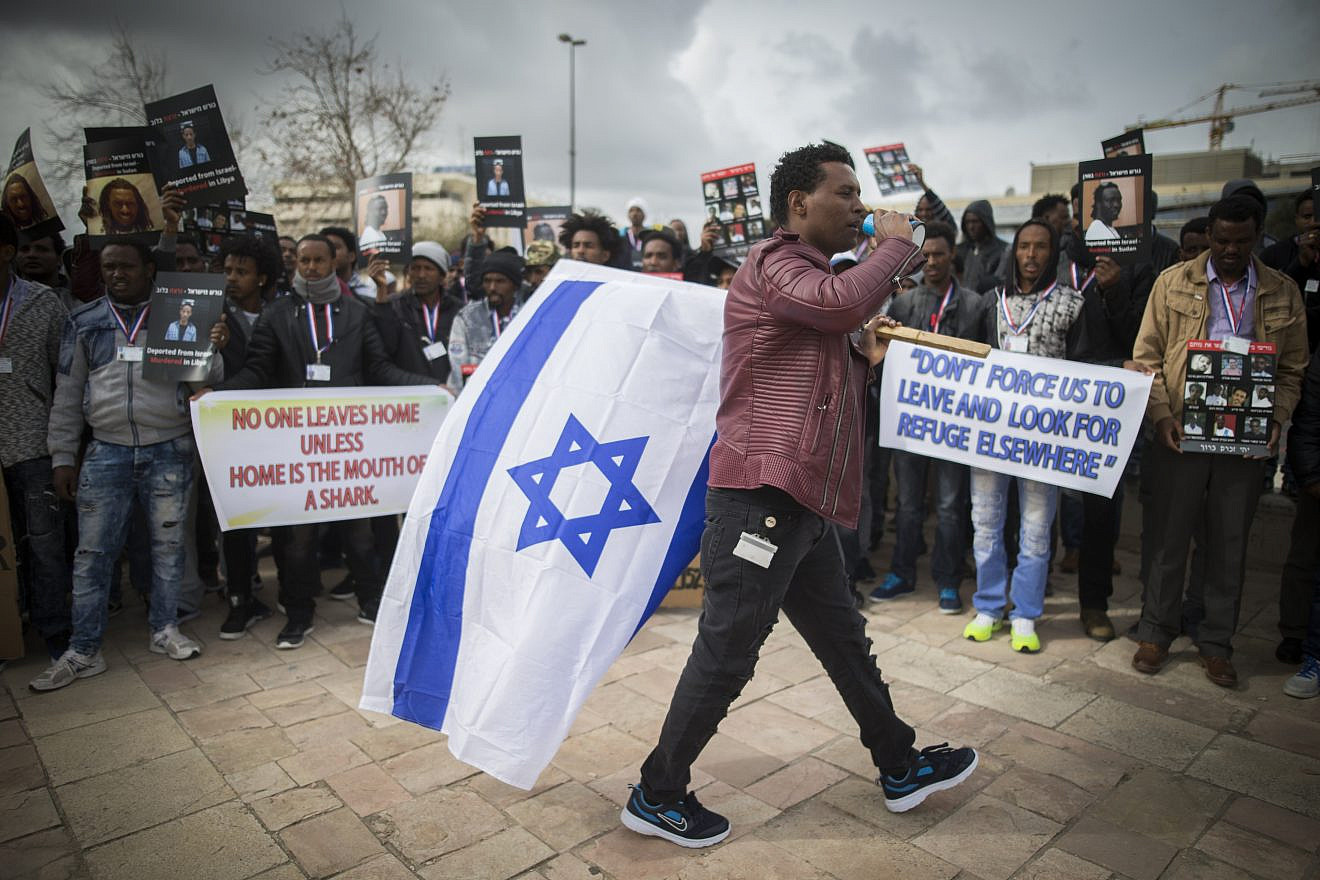 African migrants gather during a protest outside the Supreme Court in Jerusalem on Jan. 26, 2017. Credit: Yonatan Sindel/Flash90