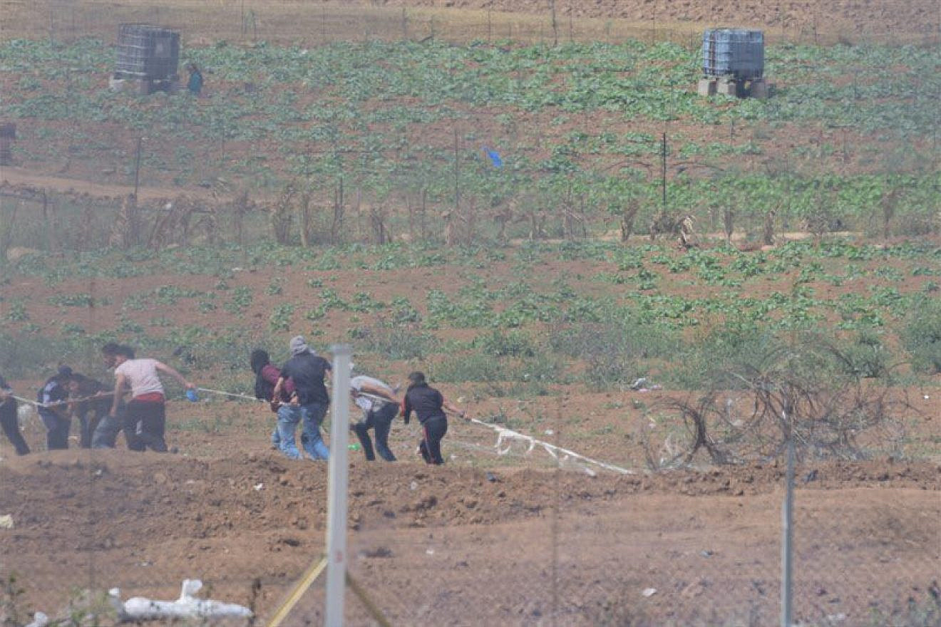 Gazan rioters attempting to infiltrate Israel and burn the security fence adjacent to the Karni Crossing in the northern Gaza Strip. Credit: IDF.