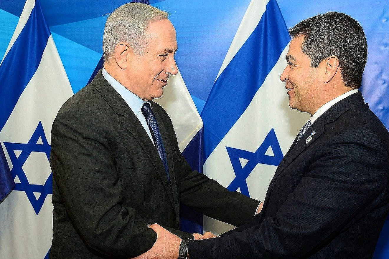 Israeli Prime Minister Benjamin Netanyahu with Honduran President Juan Orlando Hernández in Jerusalem on Oct. 29, 2015. Credit: Kobi Gideon/GPO.