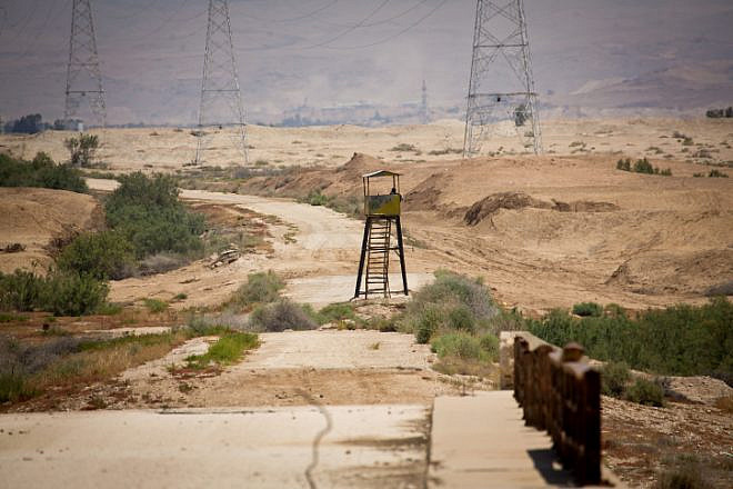 An abandoned watchtower at the Israel-Jordanian border, as seen from the Israeli side. May 6, 2015. Photo by Moshe Shai/Flash90.