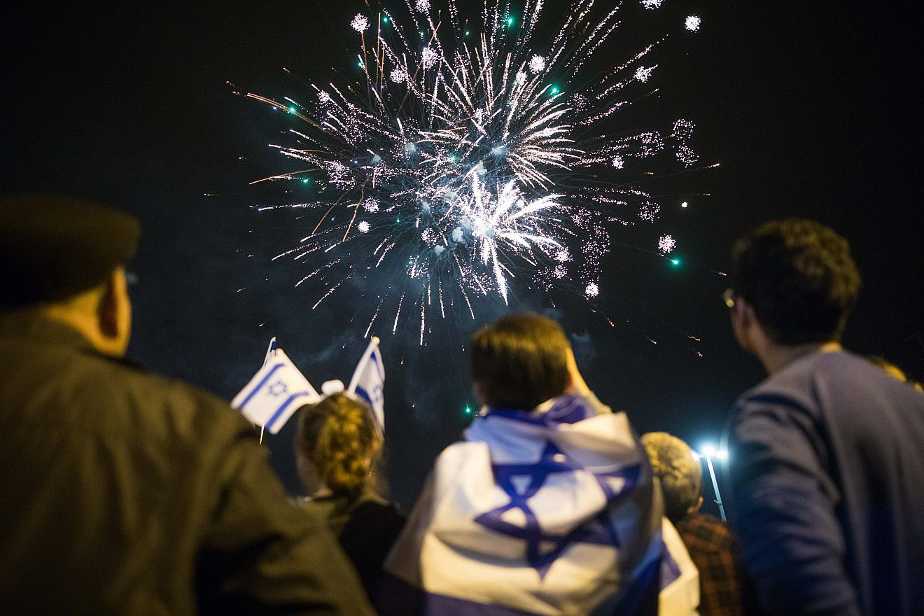 Fireworks during the Israel's 69th Independence Day celebrations in Downtown Jerusalem on May 1, 2017. Credit: Yonatan Sindel/Flash90