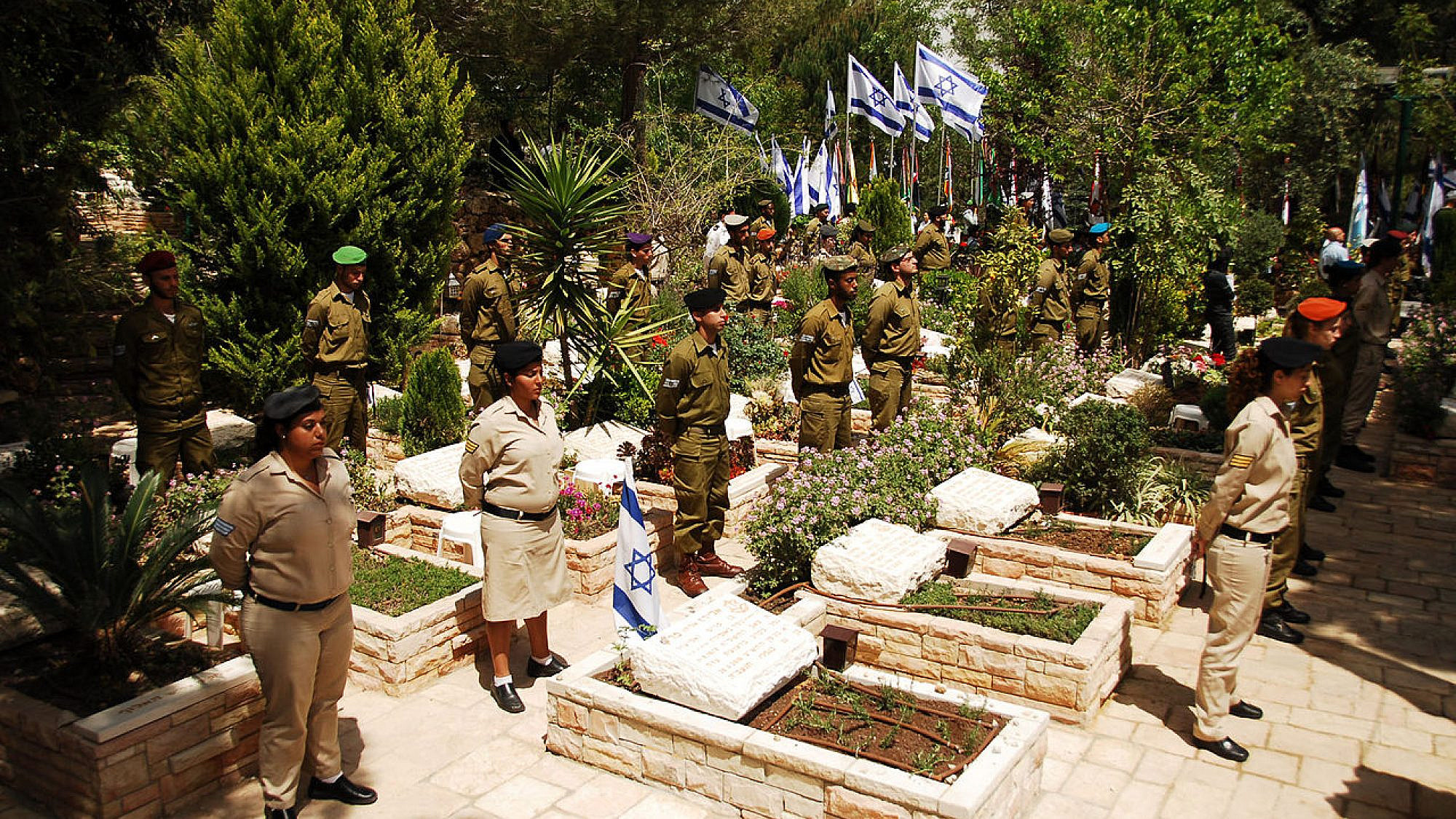 Israeli soldiers at a ceremony on Mount Herzl in Jerusalem. Credit: Wikimedia Commons.
