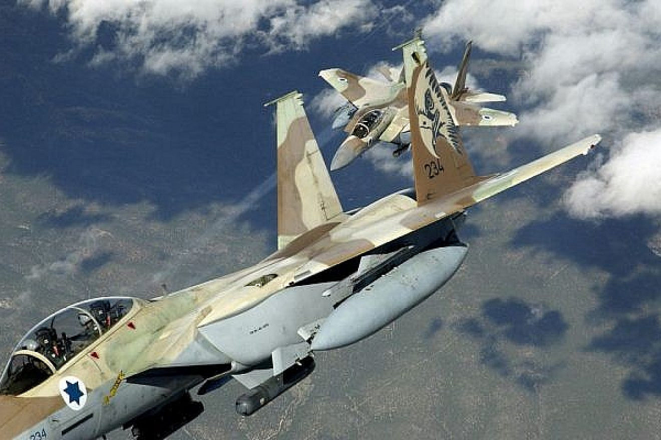Two Israeli Air Force F-15 Ra’ams practice air maneuvers. Credit: TSGT Kevin J. Gruenwald, USAF/Wikipedia
