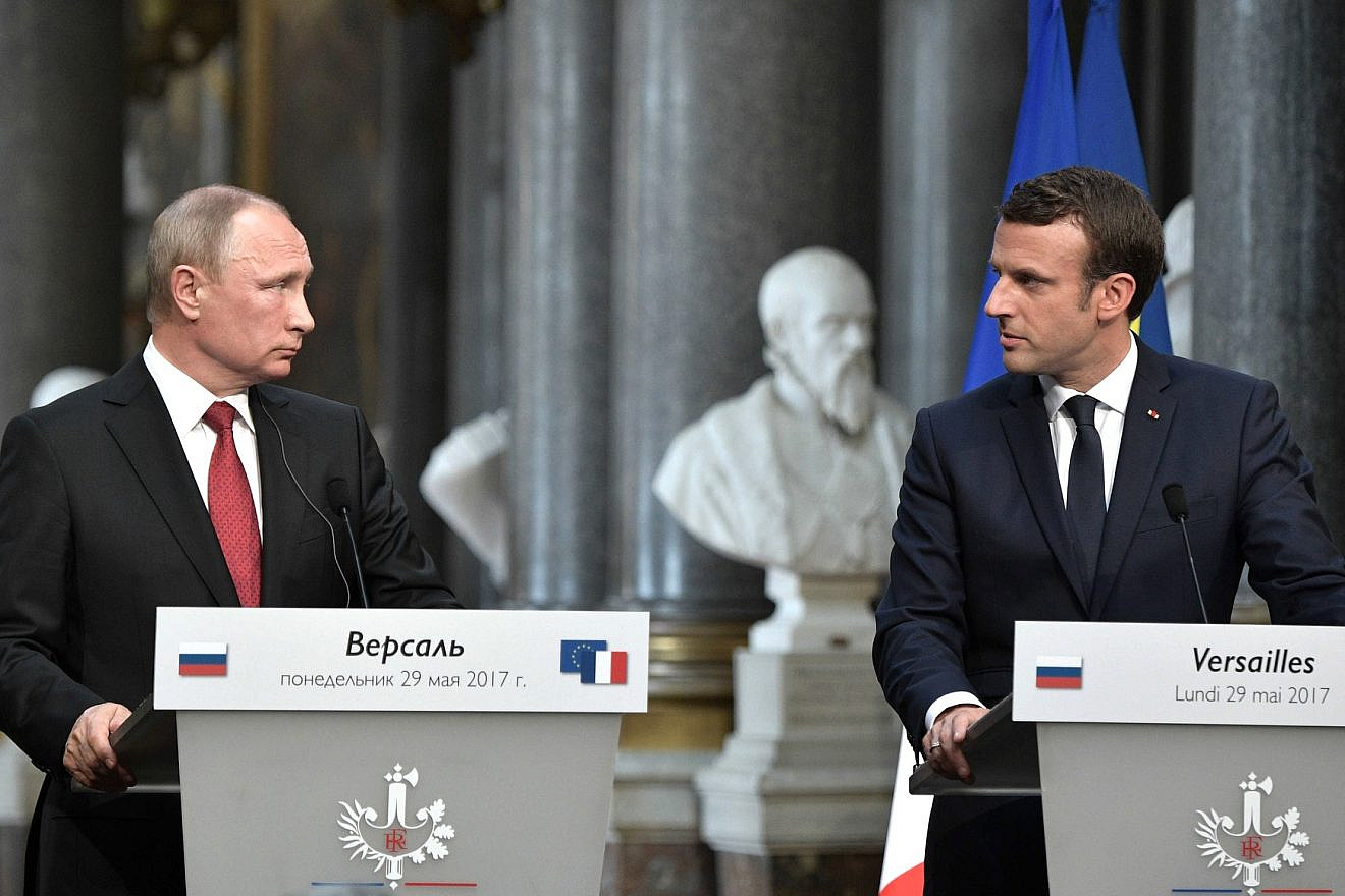 Russian President Vladimir Putin and French President Emmanuel Macron in Versailles, France on May 29, 2017. Photo by www.kremlin.ru/Wikimedia Commons.
