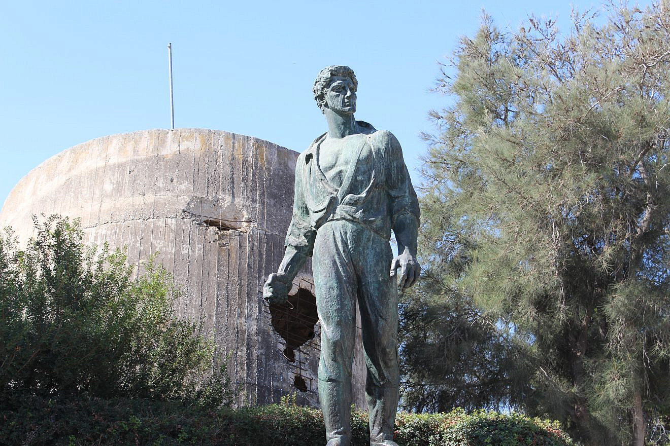 The Mordechai Anielewicz statue at the Yad Mordechai kibbutz in southern Israel. Anielewicz was the young leader of the Jewish Fighting Organization, which led the Warsaw Ghetto Uprising against Nazi Germans for a month from April into May of 1943. Credit: Wikimedia Commons.