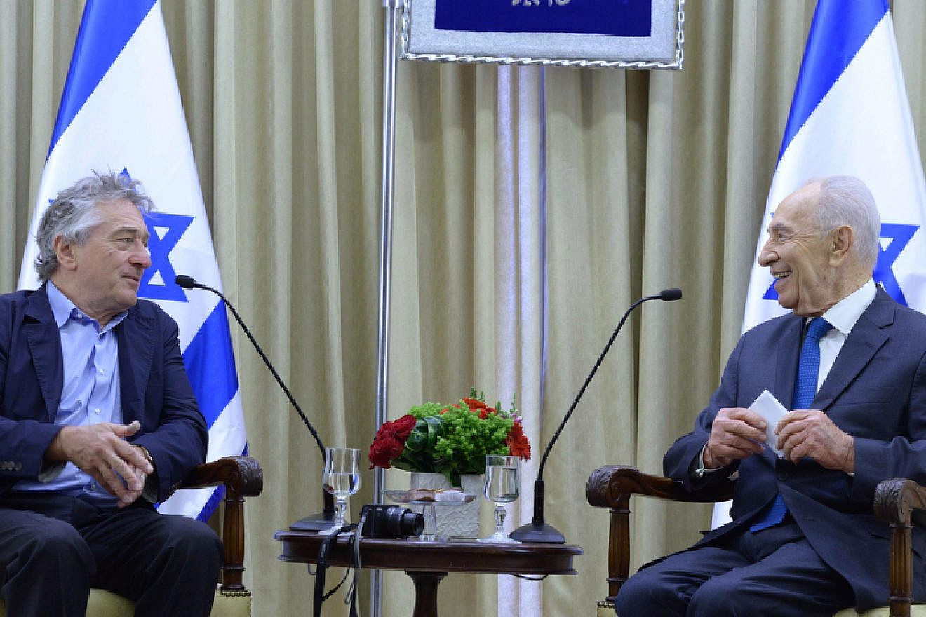 Actor Robert De Niro meets Israeli President Shimon Peres in Jerusalem on June 18, 2013. Photo b y Mark Neyman/GPO/Flash90